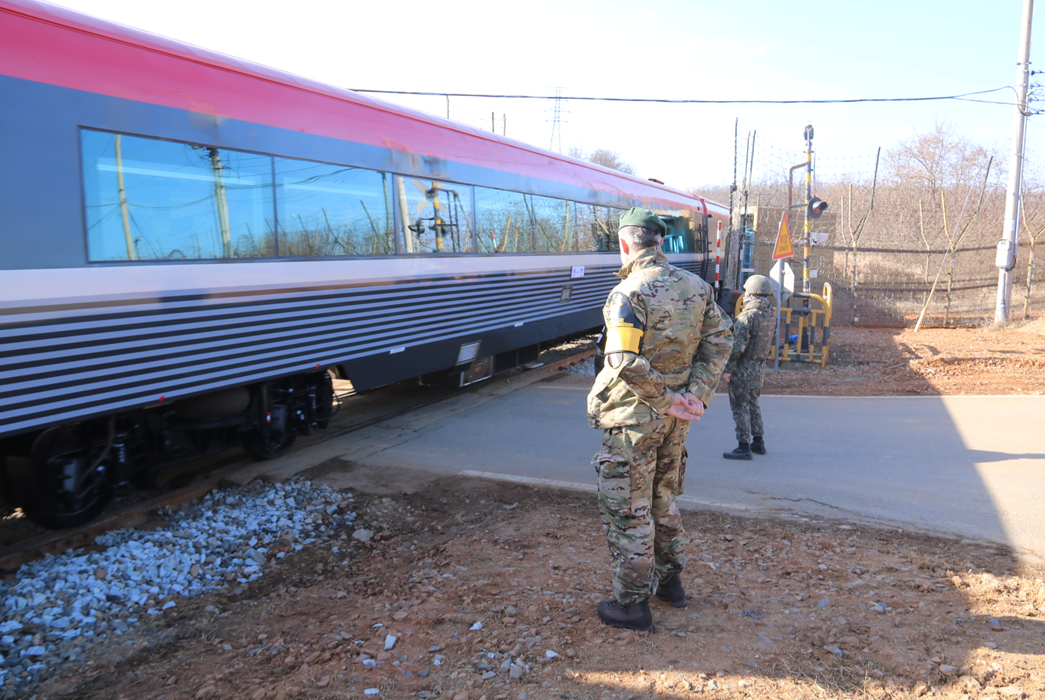 UNCMAC-S Corridor Control officer observing the KORAIL train entering the DMZ en route to the DPRK for surveys, 30 November 2018  2018년 11월 30일, 북측 철도 공동조사를 위해 비무장지대에 진입하는 한국철도공사 열차를 지켜보는 유엔사군정위 비서처 관리구역 통제장교 